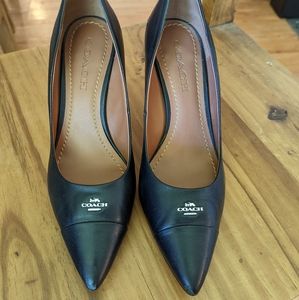 8.5 Coach Pumps